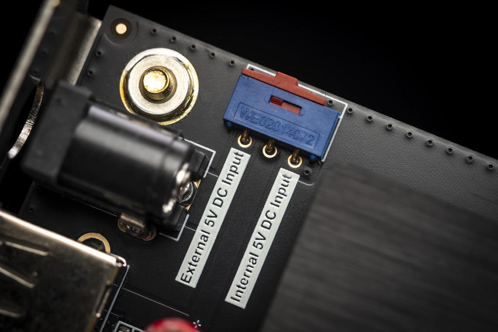 Everest USB One — 5 V power input switch